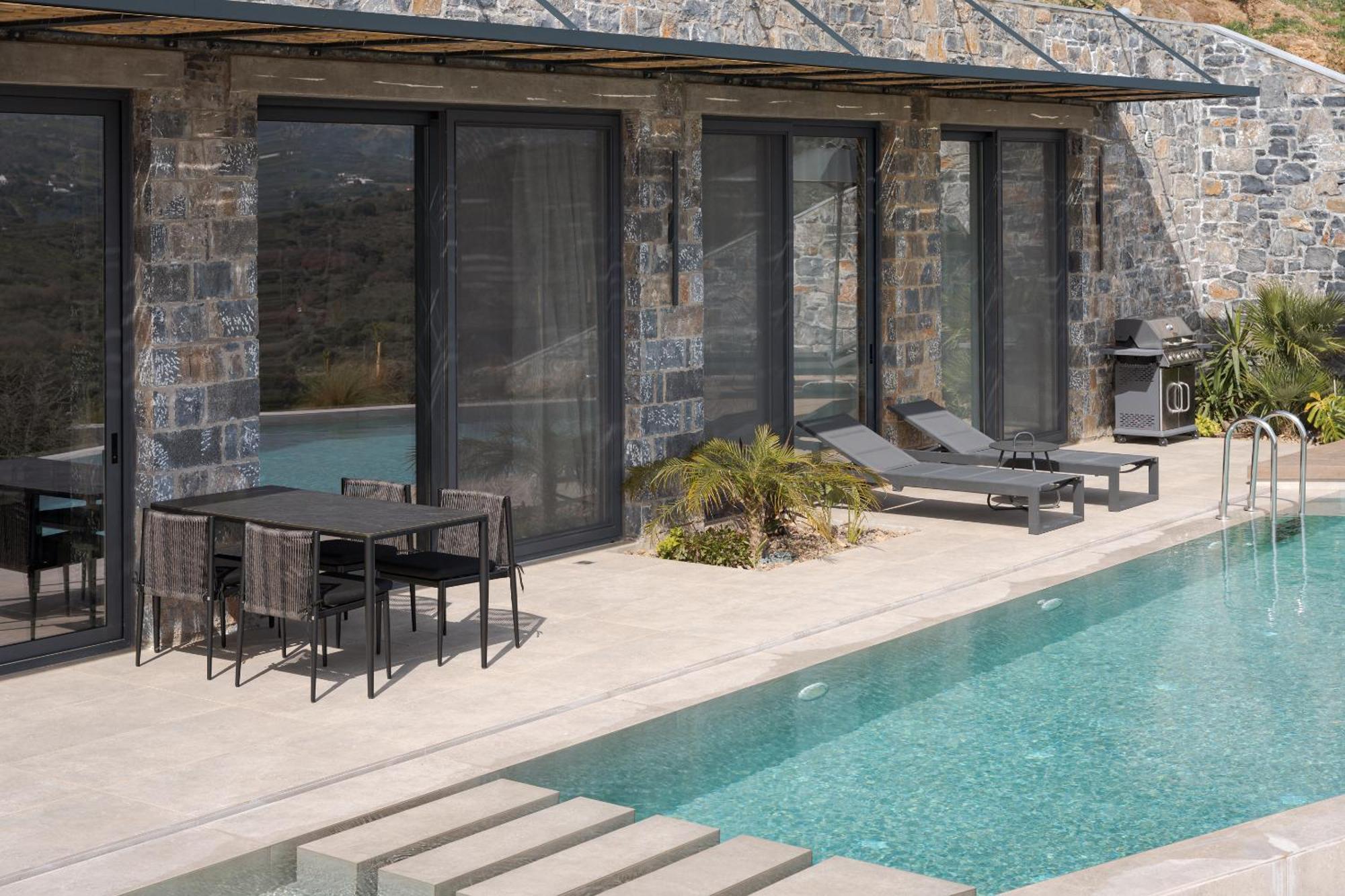 Neromai Cave Luxury Villas Koxare Room photo